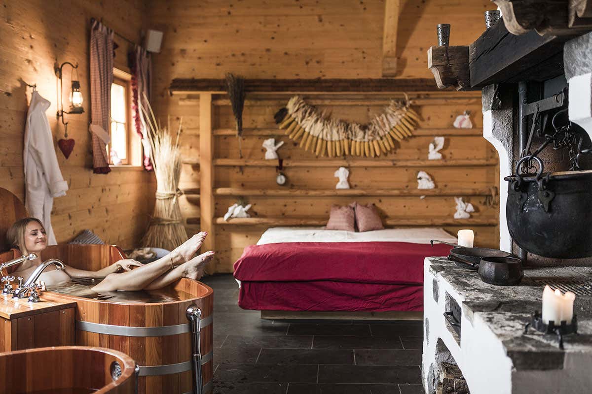 Bagno benessere Bad Moos Foto: Hannes Niederkofler Tutto quello che desideri sulle Dolomiti lo trovi al Bad Moos di Sesto